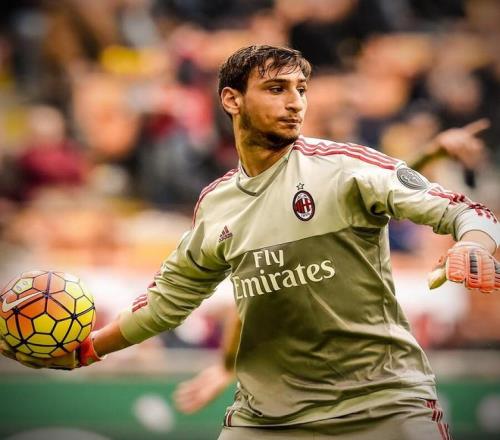 东体：申花有3名外援合同到期，与广岛一战是最后机遇（东体：申花三外援合同将到期 战广岛成最后机会）