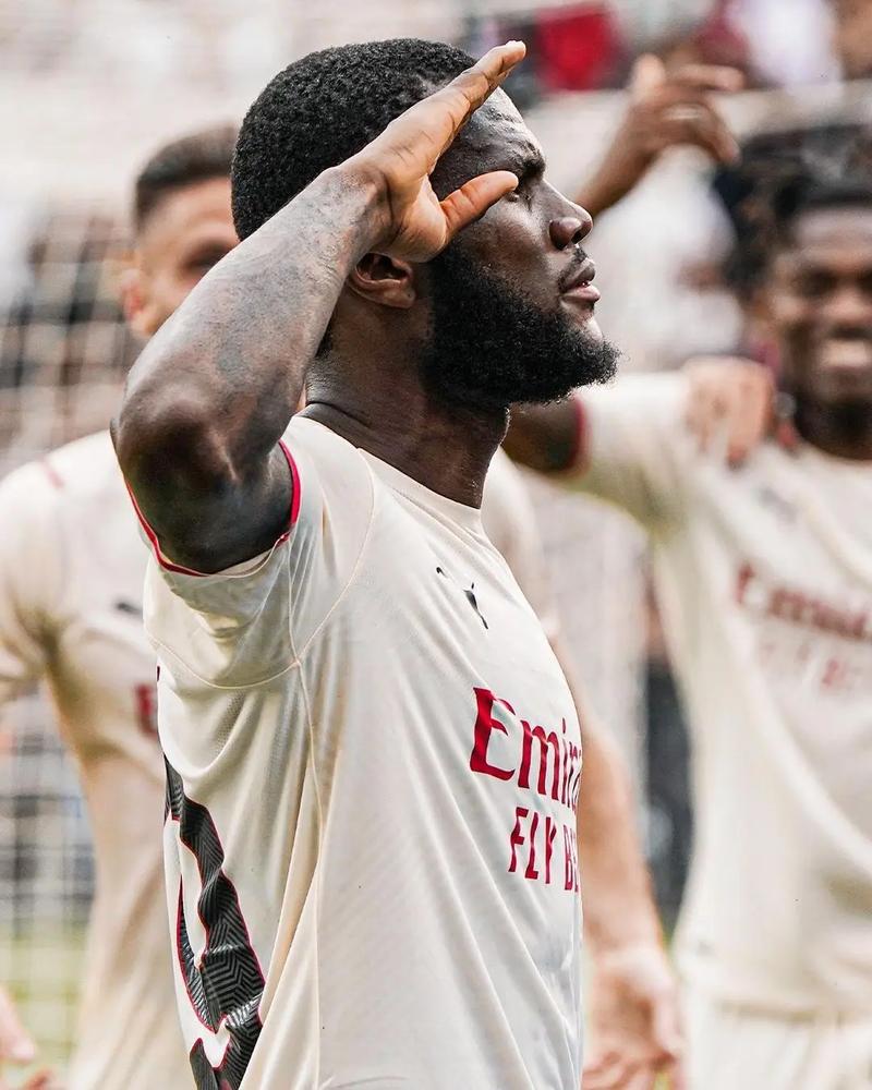 马卡：皇马将青训中卫巴尔德佩尼亚斯列入晋升一线队考察名单（马卡：皇马把青训中卫巴尔德佩尼亚斯纳入一线队提拔评估名单）