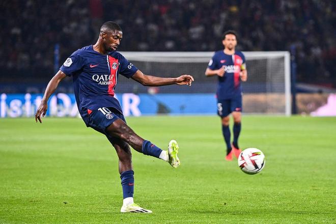 领取巴萨队史最受喜爱球员奖，梅西：巴塞罗那是我的家（梅西当选巴萨史上最受喜爱球员：巴塞罗那永远是我家）