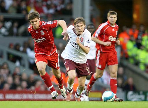 拉波尔塔：在新诺坎普为梅西办致敬仪式会很美好，但要等到26年底再谈（拉波尔塔：期待在新诺坎普为梅西举行致敬活动，但需等到2026年底再议）