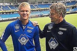 世界杯预热海报里没有C罗遭质疑，FIFA删除原海报改“怀旧”（C罗缺席世界杯预热海报引争议，FIFA撤下原图改发“怀旧”版）