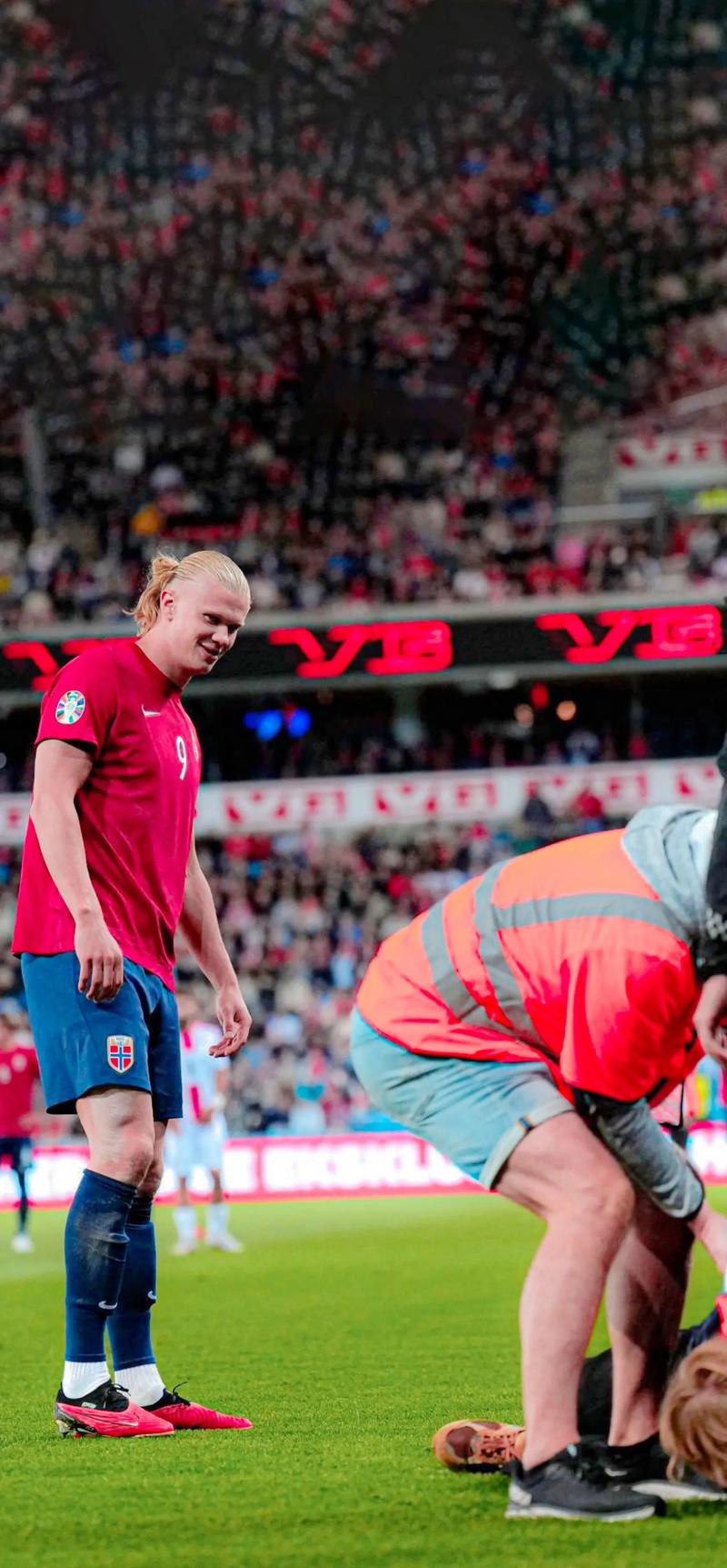 从天堂到地狱，索博在2-1领先后疯狂庆祝，被绝杀后伤心落泪（领先2-1狂欢，遭绝杀泪洒赛场：索博的冰火两重天）