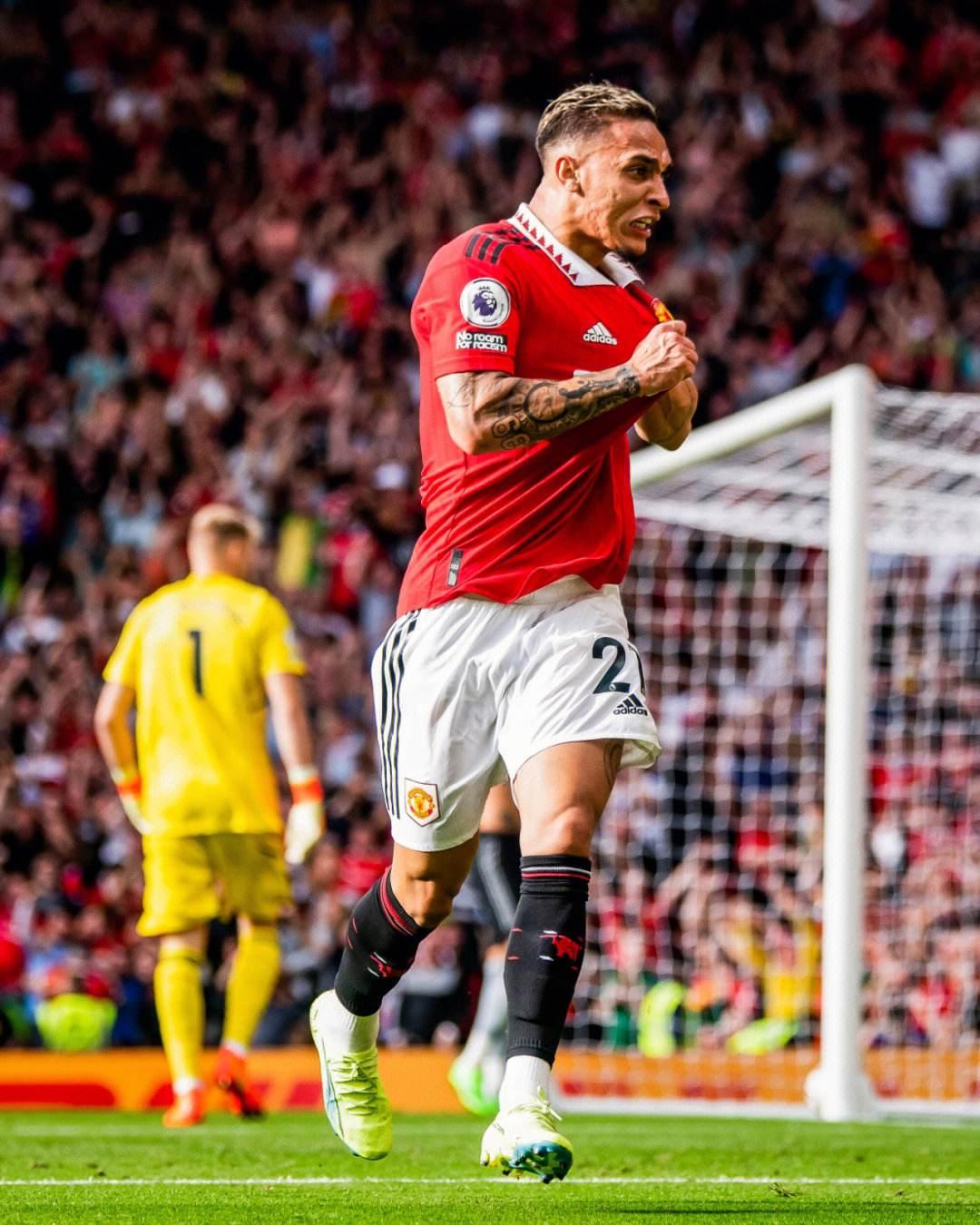 勇夺金靴，法比奥赛后社媒：感谢队友以及每位愿意相信我的人（法比奥加冕金靴，赛后社媒致谢队友与每一位相信我的人）