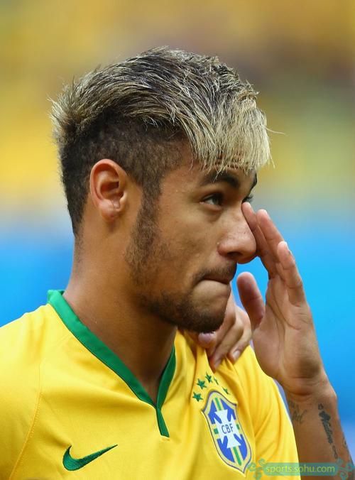 继伊尔马兹之后，奥斯梅恩是第二位欧冠戴帽的加拉塔萨雷球员（奥斯梅恩继伊尔马兹之后，成为加拉塔萨雷欧冠第二位上演帽子戏法的球员）