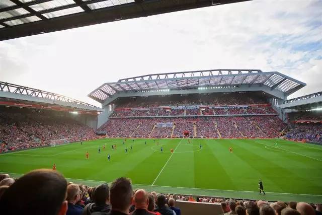 科斯塔库塔：库普梅纳斯踢后卫失误太多，位置提前有利于进攻（科斯塔库塔：库普梅纳斯后防失误偏多，前移位置更利进攻）