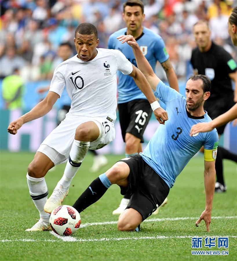 中足联细化“观众不当行为”细则：赛区将对球迷不当行为负责（中足联完善观众不当行为细则：赛区需对球迷不当举动负责）