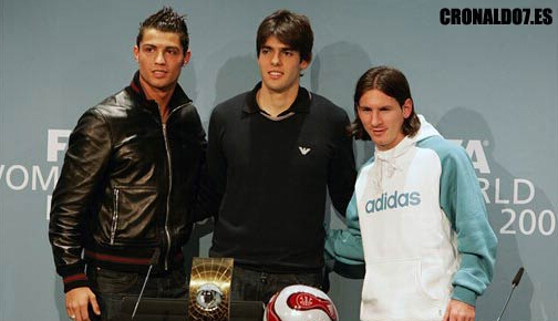 卡洛斯-奥古斯托：踢右路我也感觉良好，球队始终是第一位的（卡洛斯-奥古斯托：我踢右路也很舒服，球队利益至上）